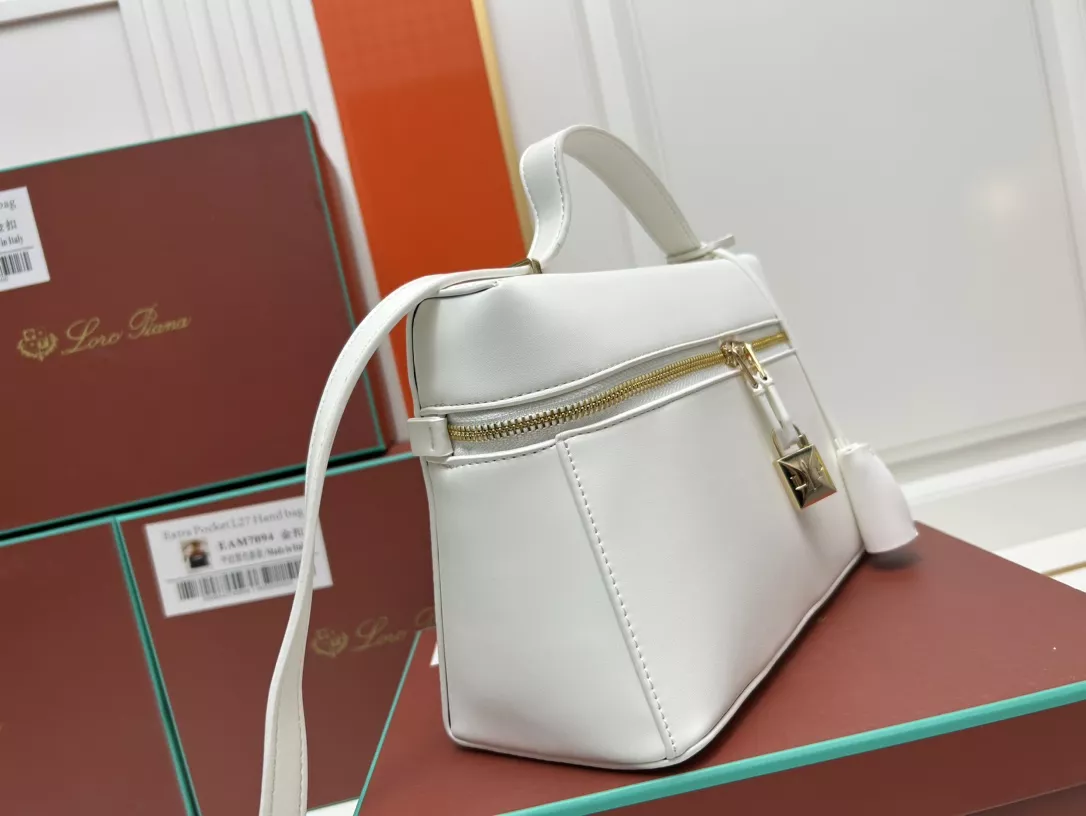 Loro Piana AAA Quality Messenger Bags For Women Fashionable 6444