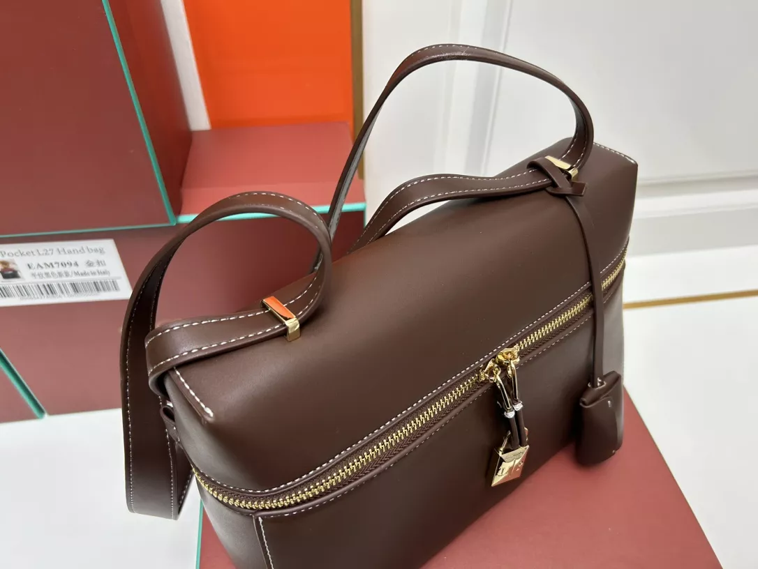 Loro Piana AAA Quality Messenger Bags For Women Modern 6664