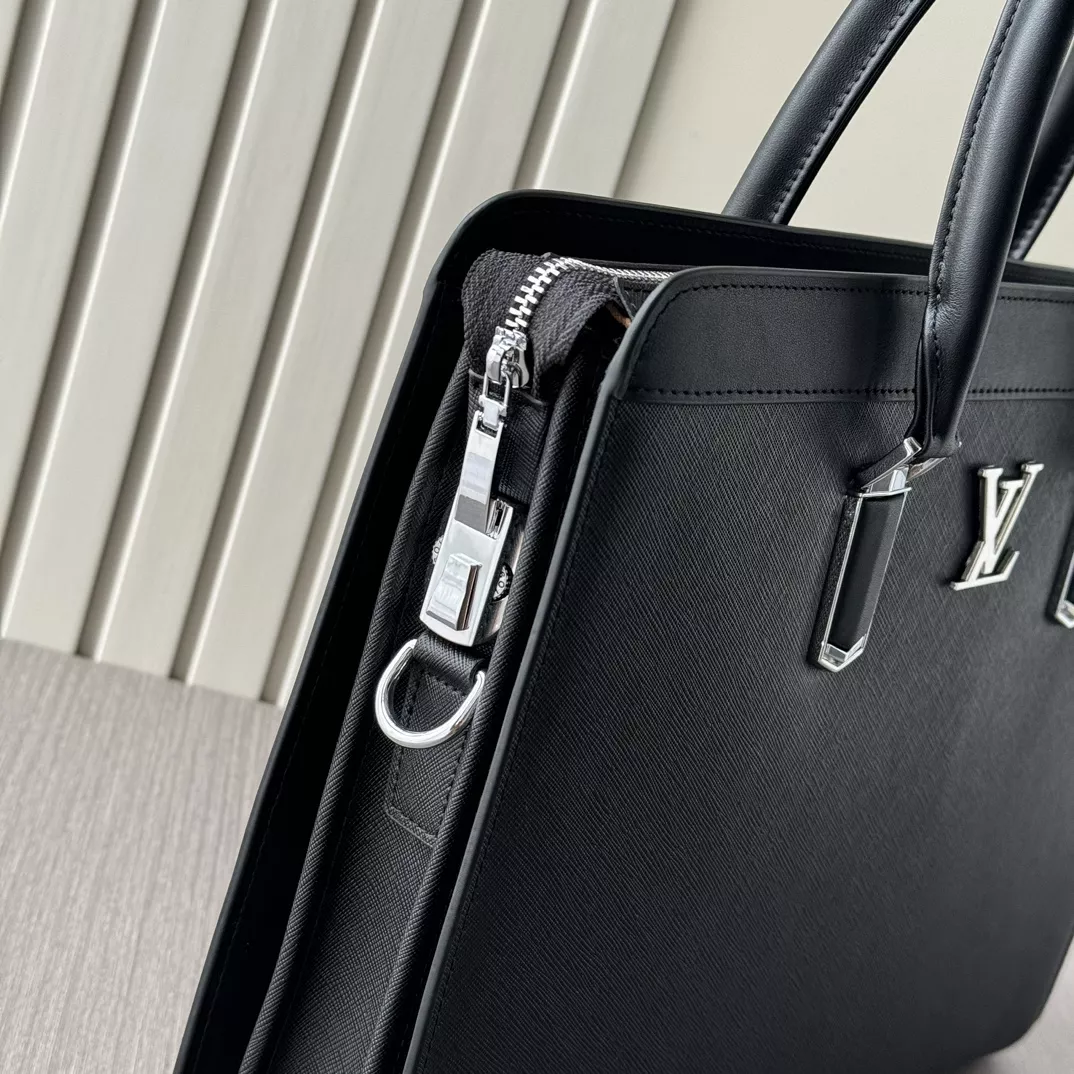 Louis Vuitton AAA Man Handbags AllSeason 5444