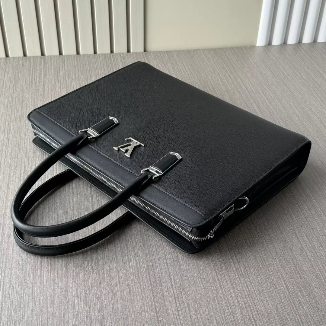 Louis Vuitton AAA Man Handbags AllSeason 5444