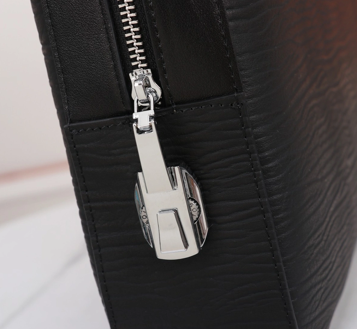 Louis Vuitton AAA Man Handbags BestValue 1369