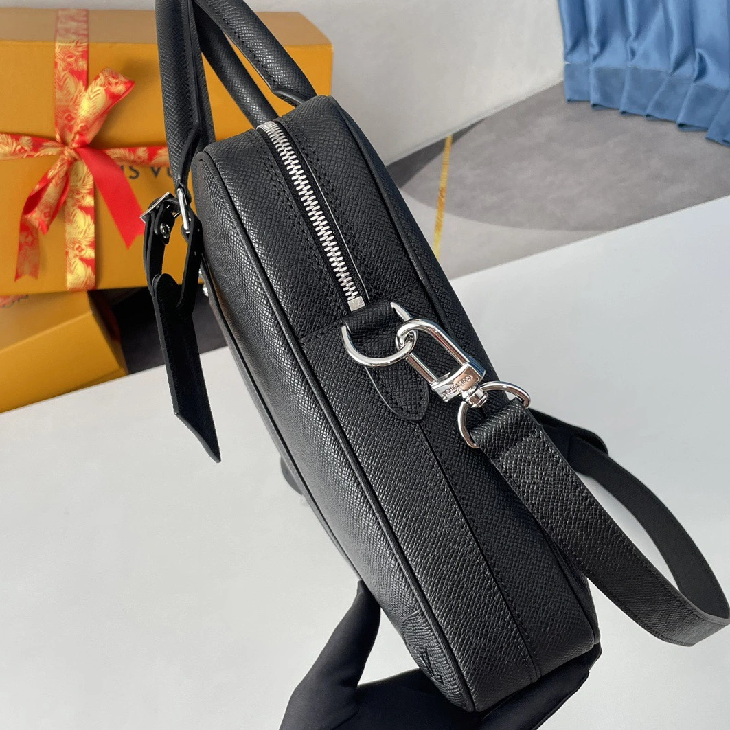 Louis Vuitton AAA Man Handbags Bold 438