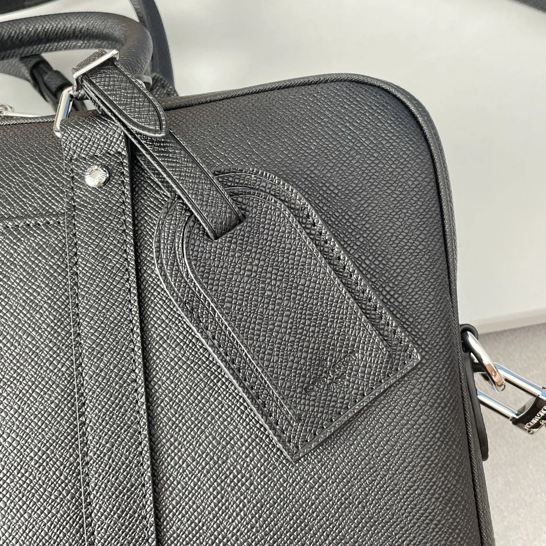 Louis Vuitton AAA Man Handbags Bold 438
