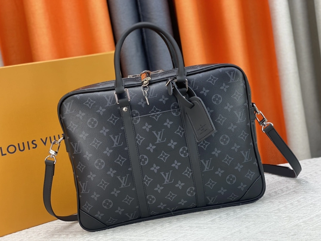 Louis Vuitton AAA Man Handbags Bold 5145