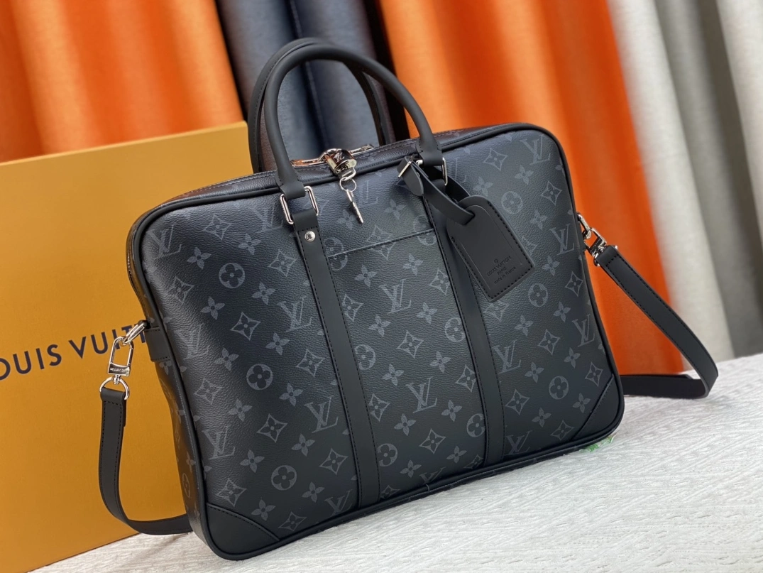 Louis Vuitton AAA Man Handbags Bold 5145