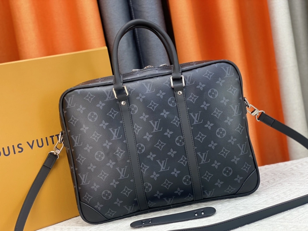 Louis Vuitton AAA Man Handbags Bold 5145