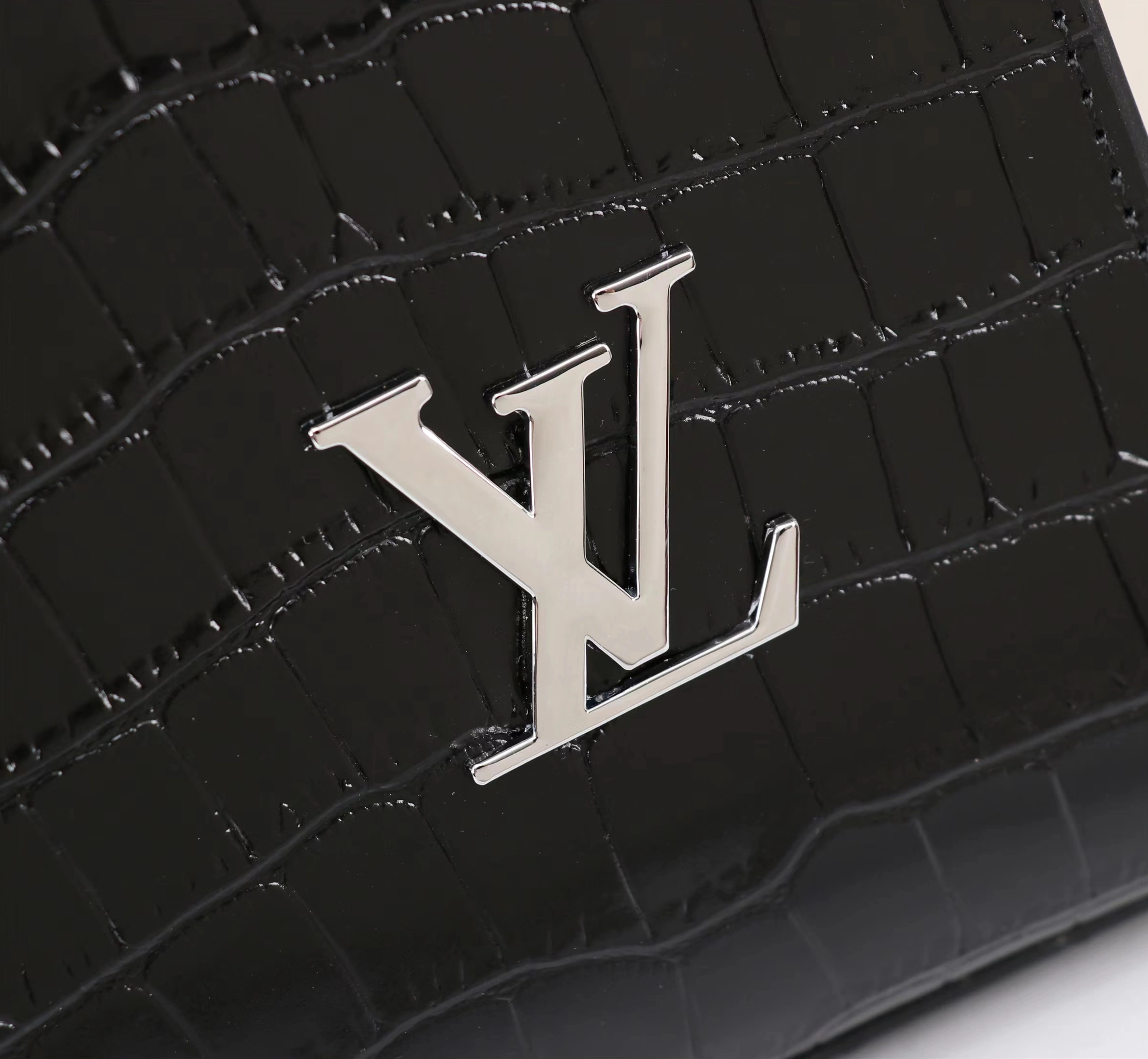 Louis Vuitton AAA Man Handbags Breathable 7771