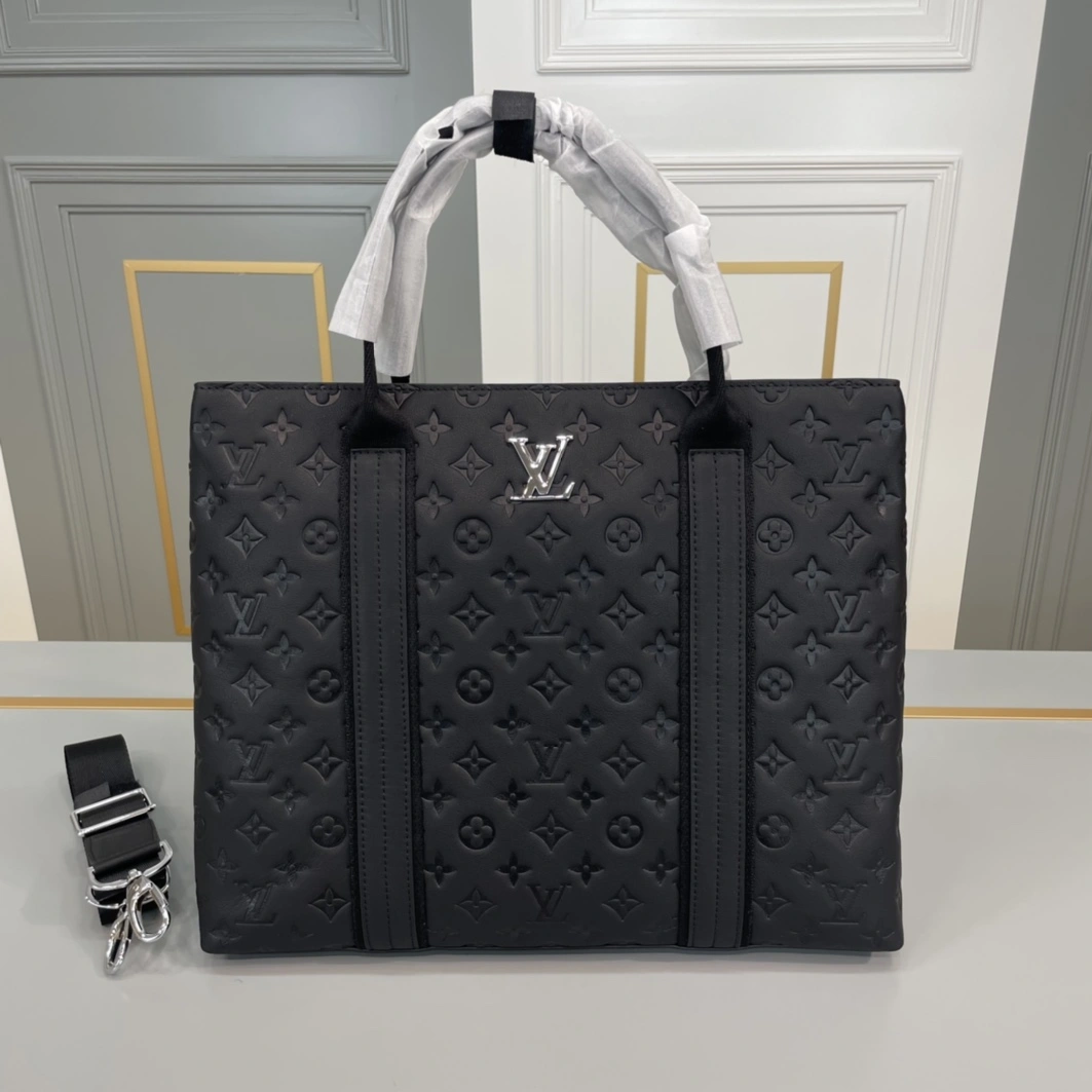Louis Vuitton AAA Man Handbags Classic 178