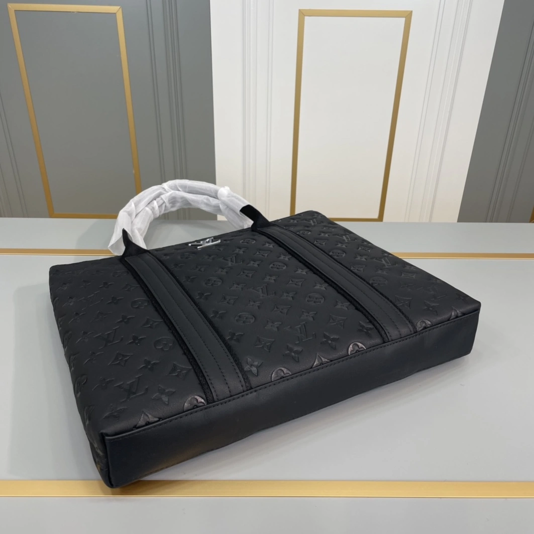 Louis Vuitton AAA Man Handbags Classic 178