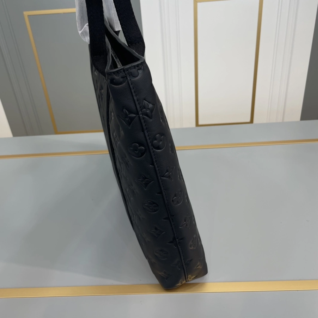 Louis Vuitton AAA Man Handbags Classic 178