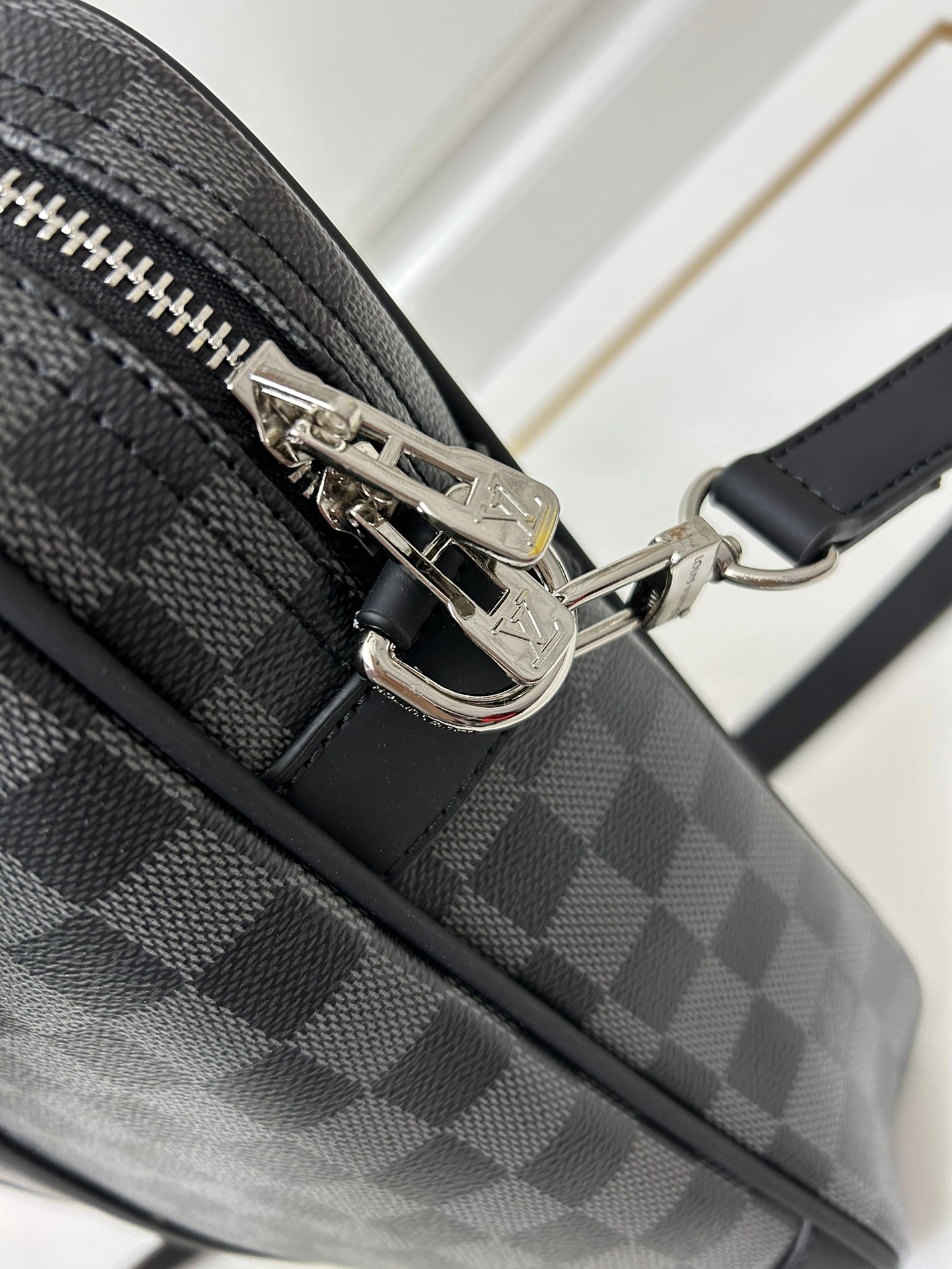 Louis Vuitton AAA Man Handbags Comfortable 5441