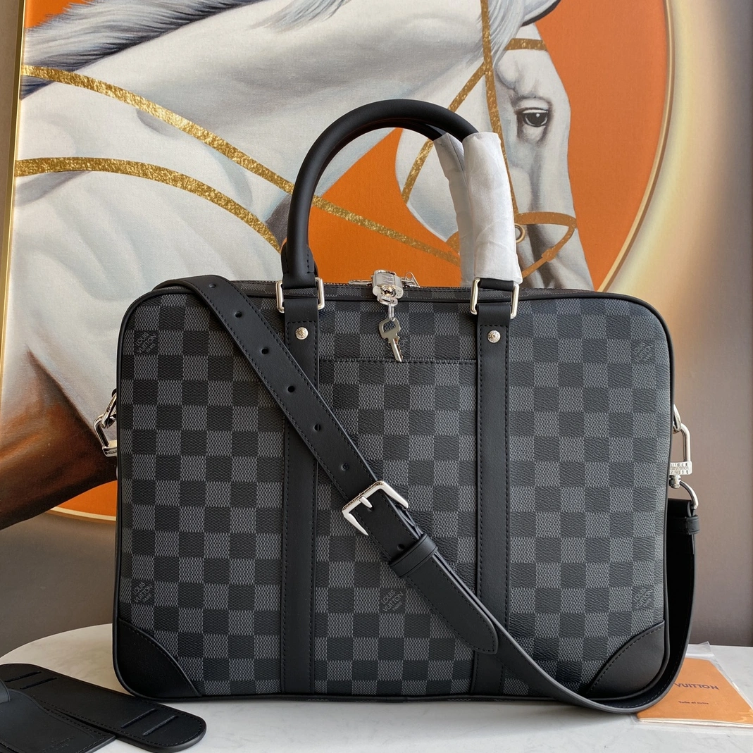 Louis Vuitton AAA Man Handbags EasyMatch 4717