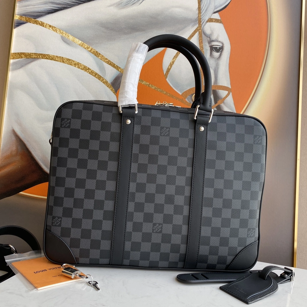 Louis Vuitton AAA Man Handbags EasyMatch 4717