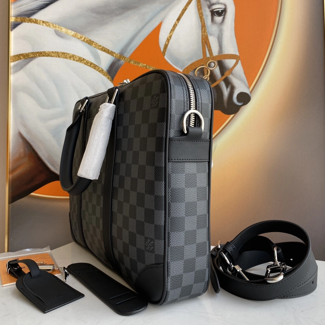 Louis Vuitton AAA Man Handbags EasyMatch 4717