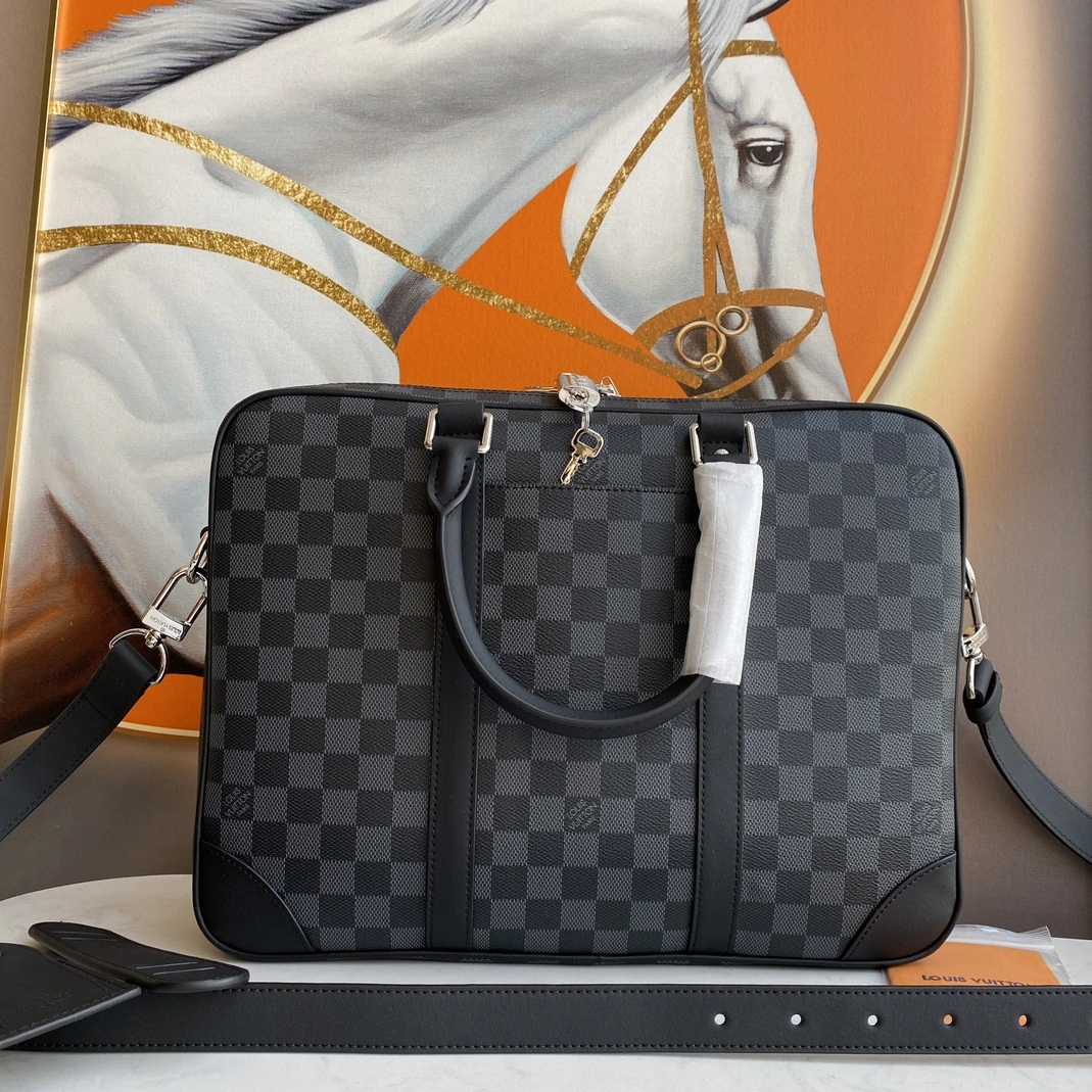 Louis Vuitton AAA Man Handbags EasyMatch 4717