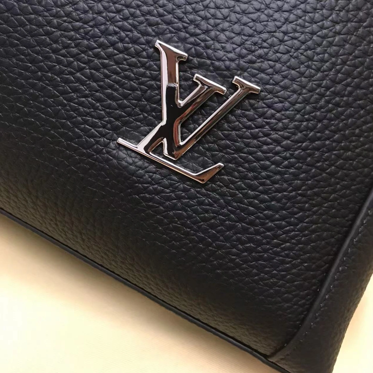 Louis Vuitton AAA Man Handbags Elegant 1803