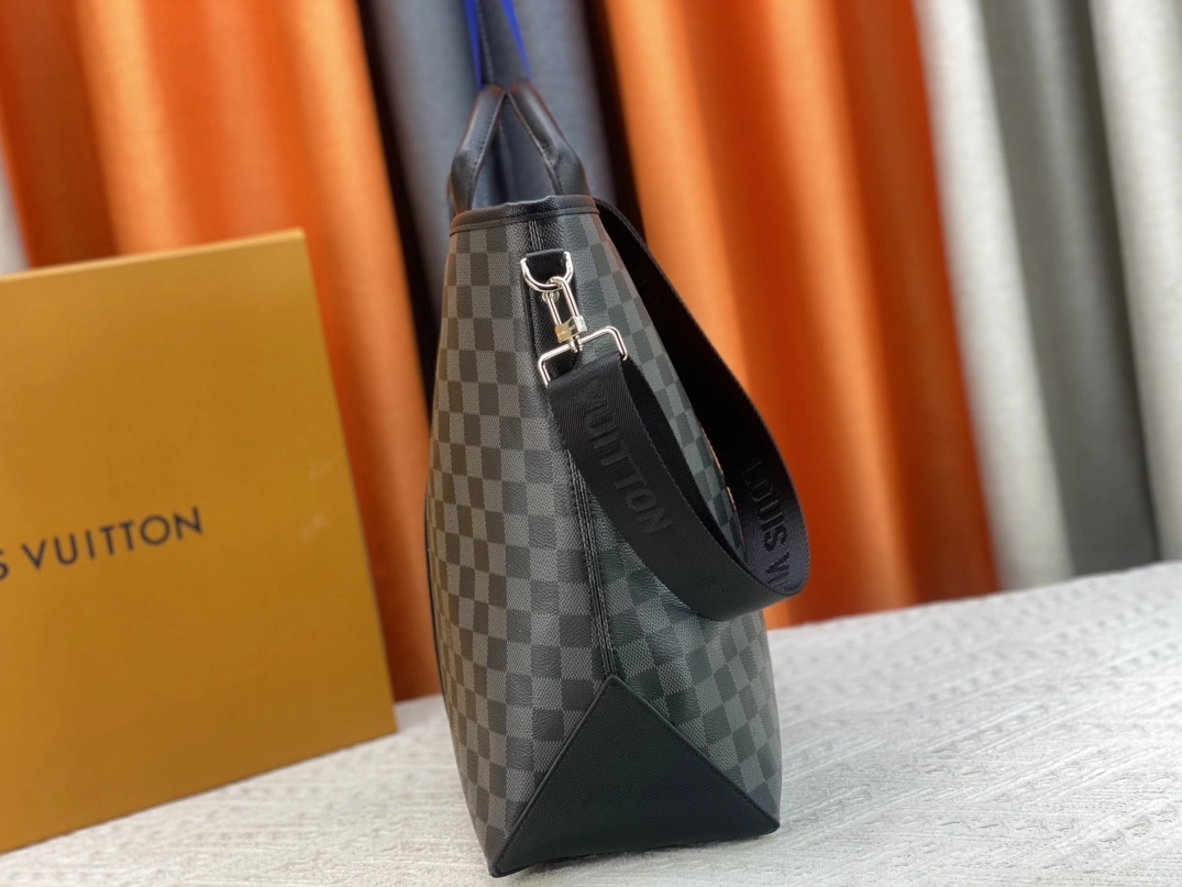 Louis Vuitton AAA Man Handbags Elegant 2529