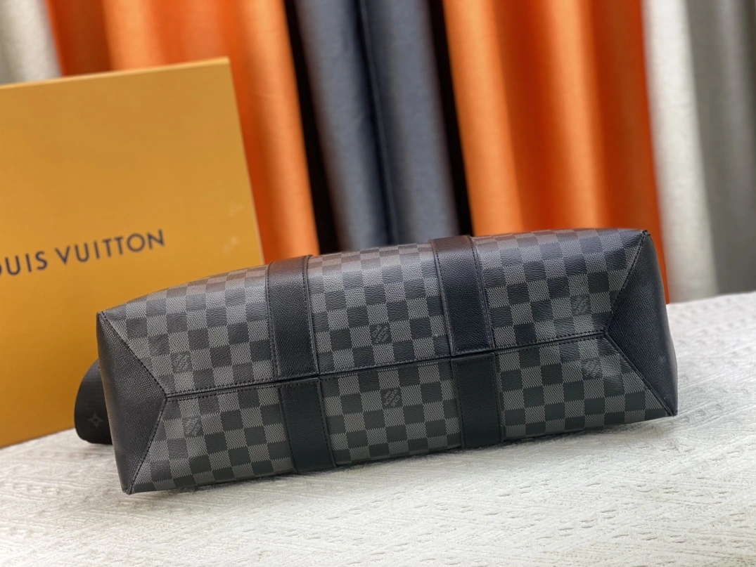 Louis Vuitton AAA Man Handbags Elegant 2529