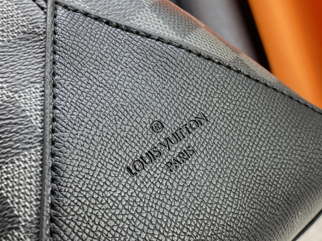 Louis Vuitton AAA Man Handbags Elegant 2529
