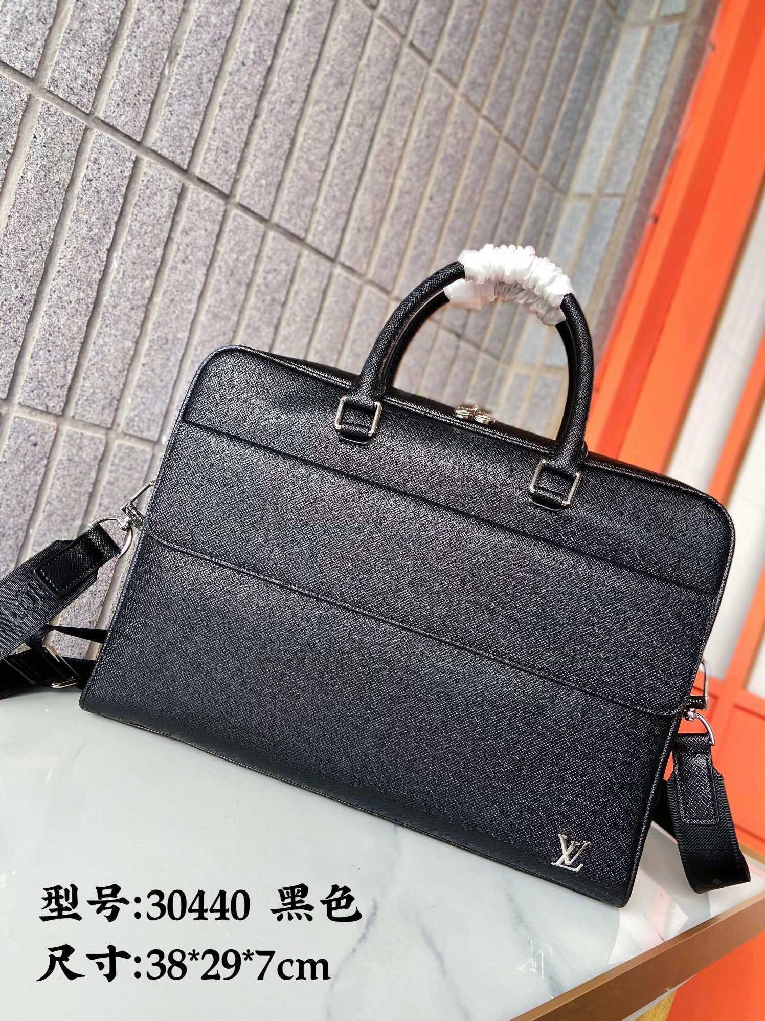 Louis Vuitton AAA Man Handbags EyeCatching 5059