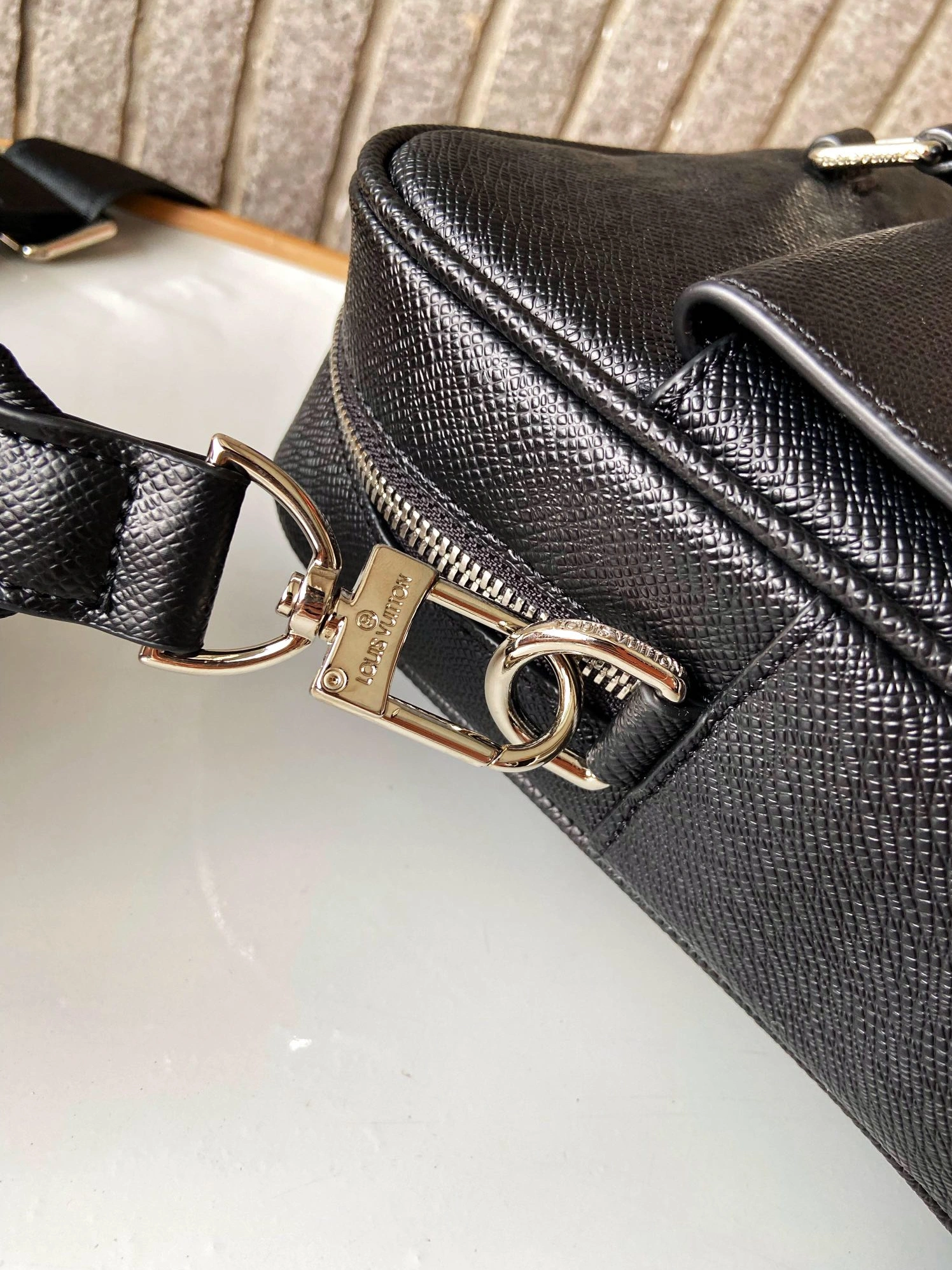 Louis Vuitton AAA Man Handbags EyeCatching 5059
