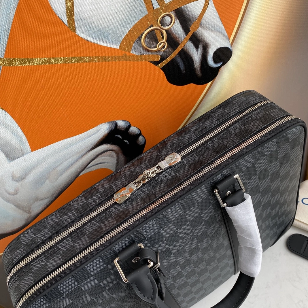 Louis Vuitton AAA Man Handbags EyeCatching 930