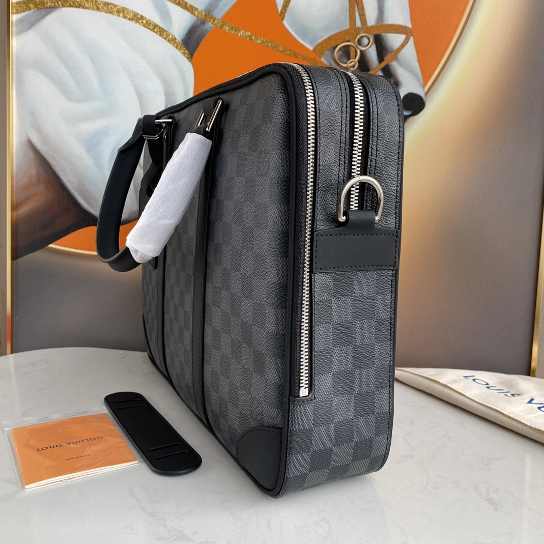 Louis Vuitton AAA Man Handbags EyeCatching 930