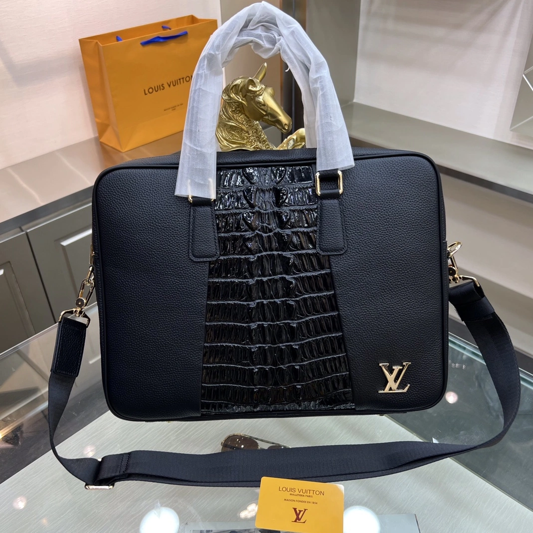 Louis Vuitton AAA Man Handbags Fashionable 259