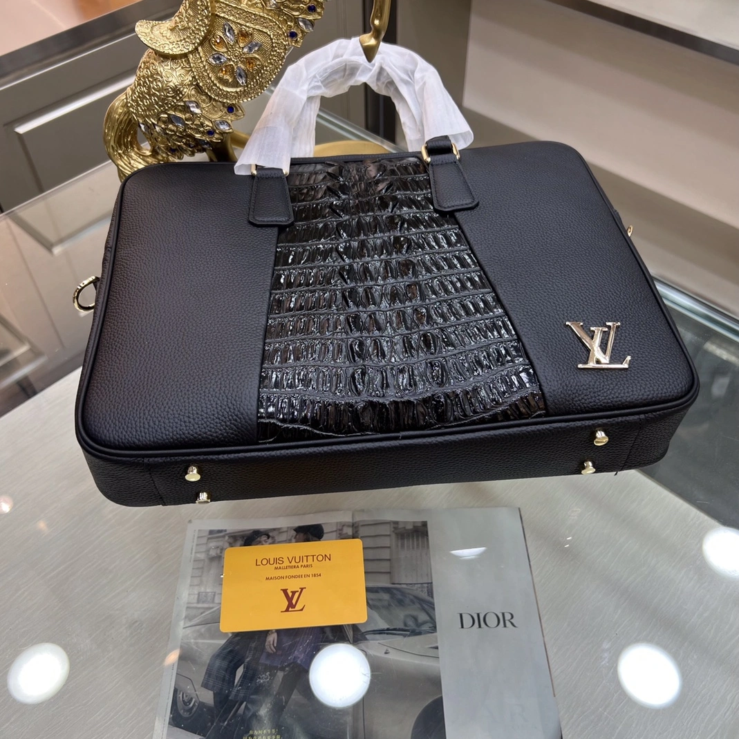 Louis Vuitton AAA Man Handbags Fashionable 259