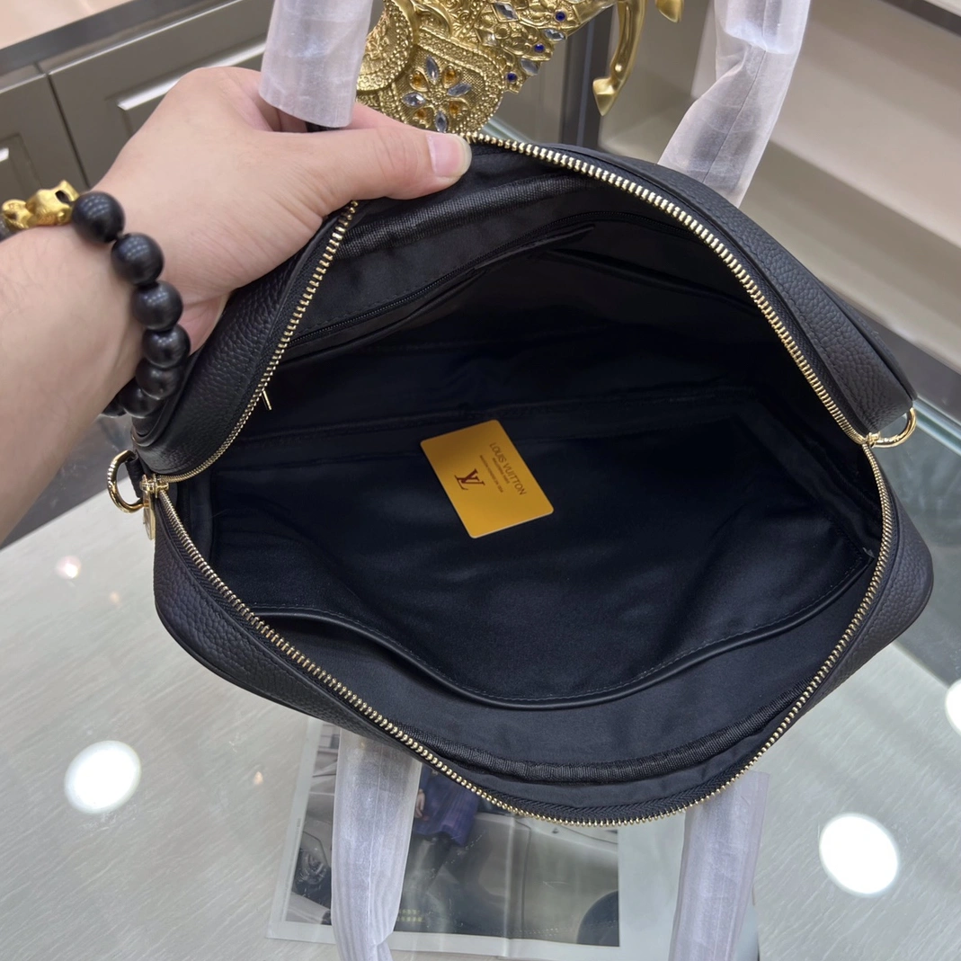 Louis Vuitton AAA Man Handbags Fashionable 259