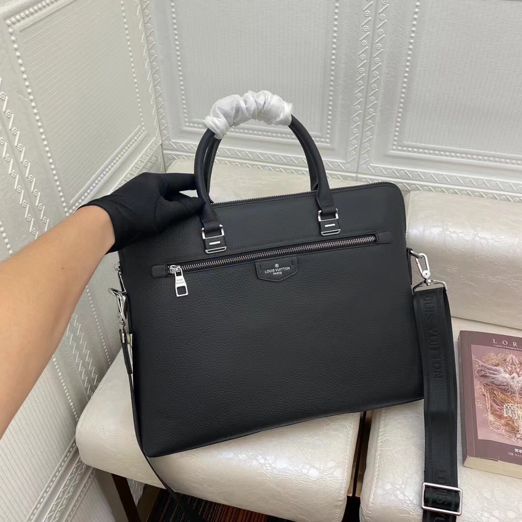 Louis Vuitton AAA Man Handbags Flexible 3109