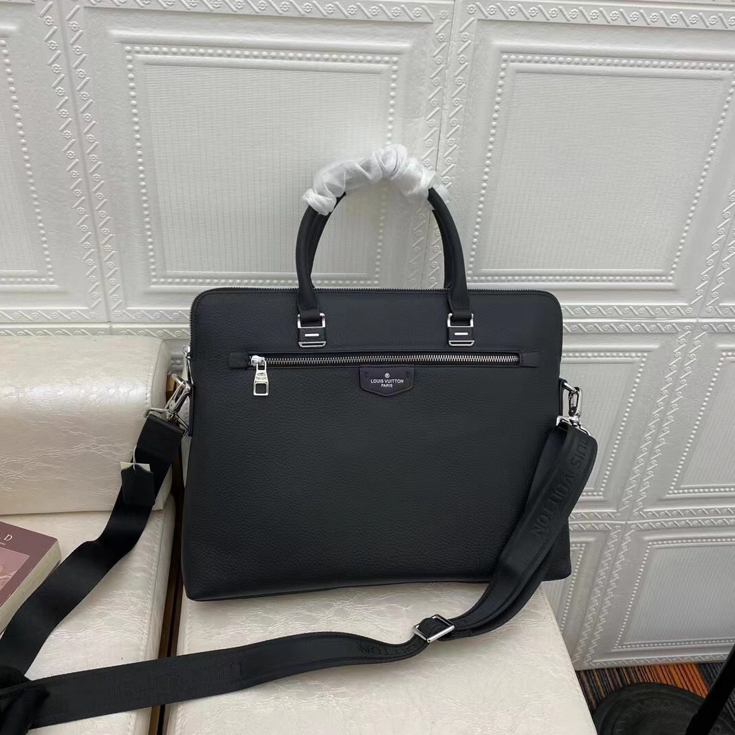 Louis Vuitton AAA Man Handbags Flexible 3109