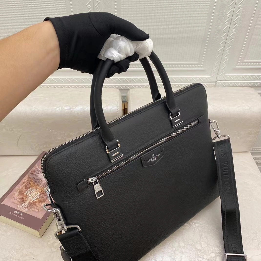 Louis Vuitton AAA Man Handbags Flexible 3109