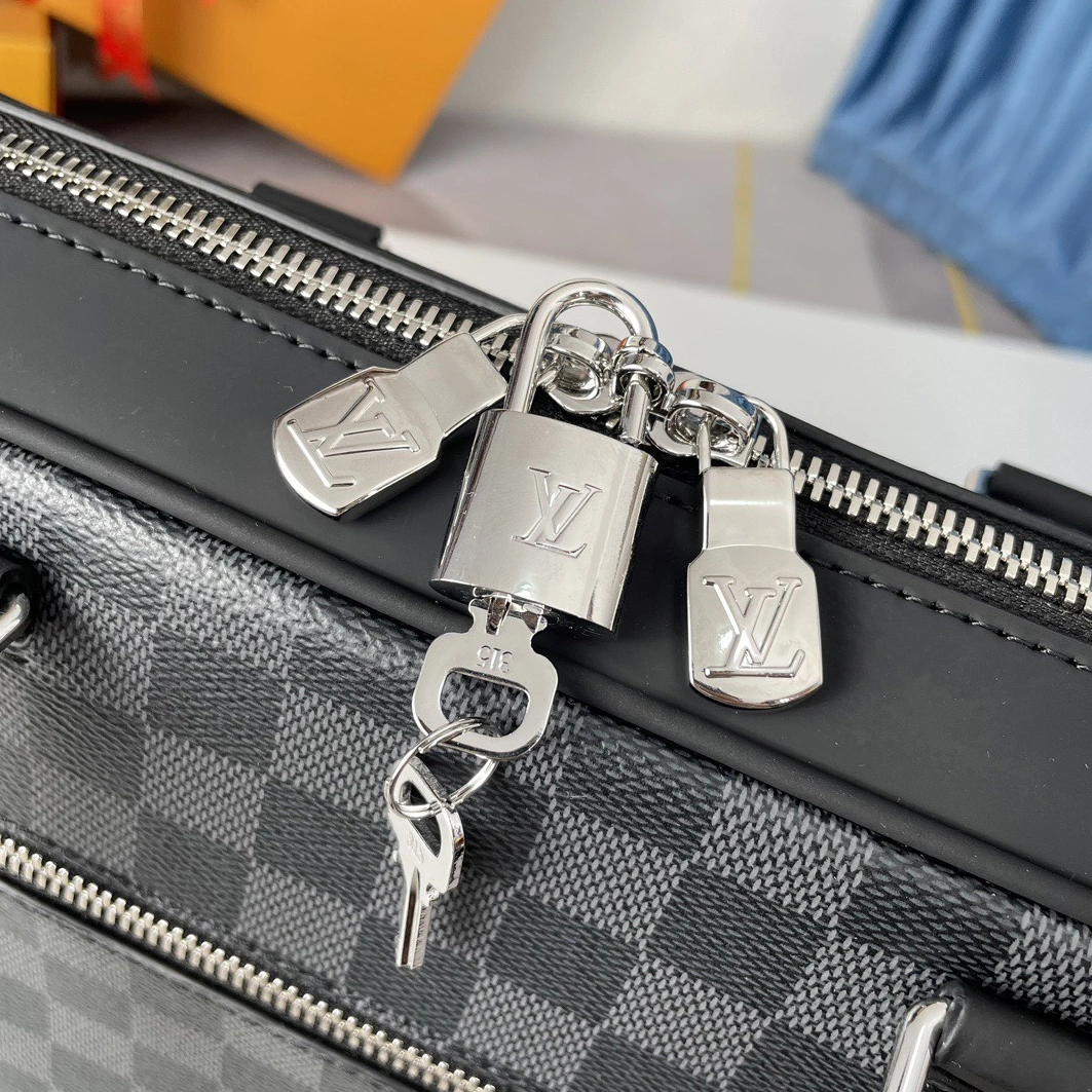Louis Vuitton AAA Man Handbags Functional 7731