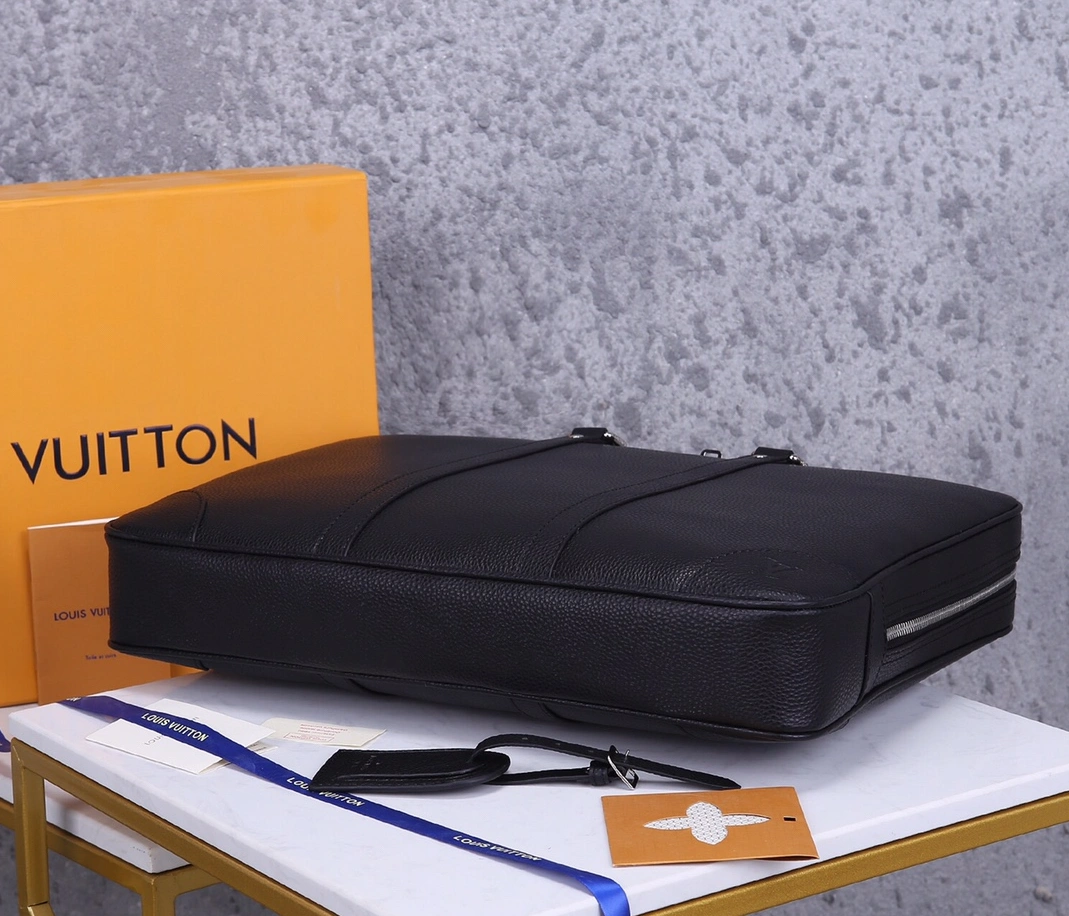 Louis Vuitton AAA Man Handbags GoAnywhere 572