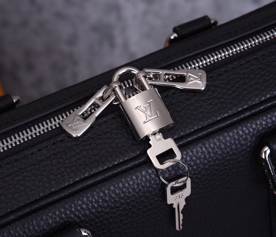 Louis Vuitton AAA Man Handbags GoAnywhere 572