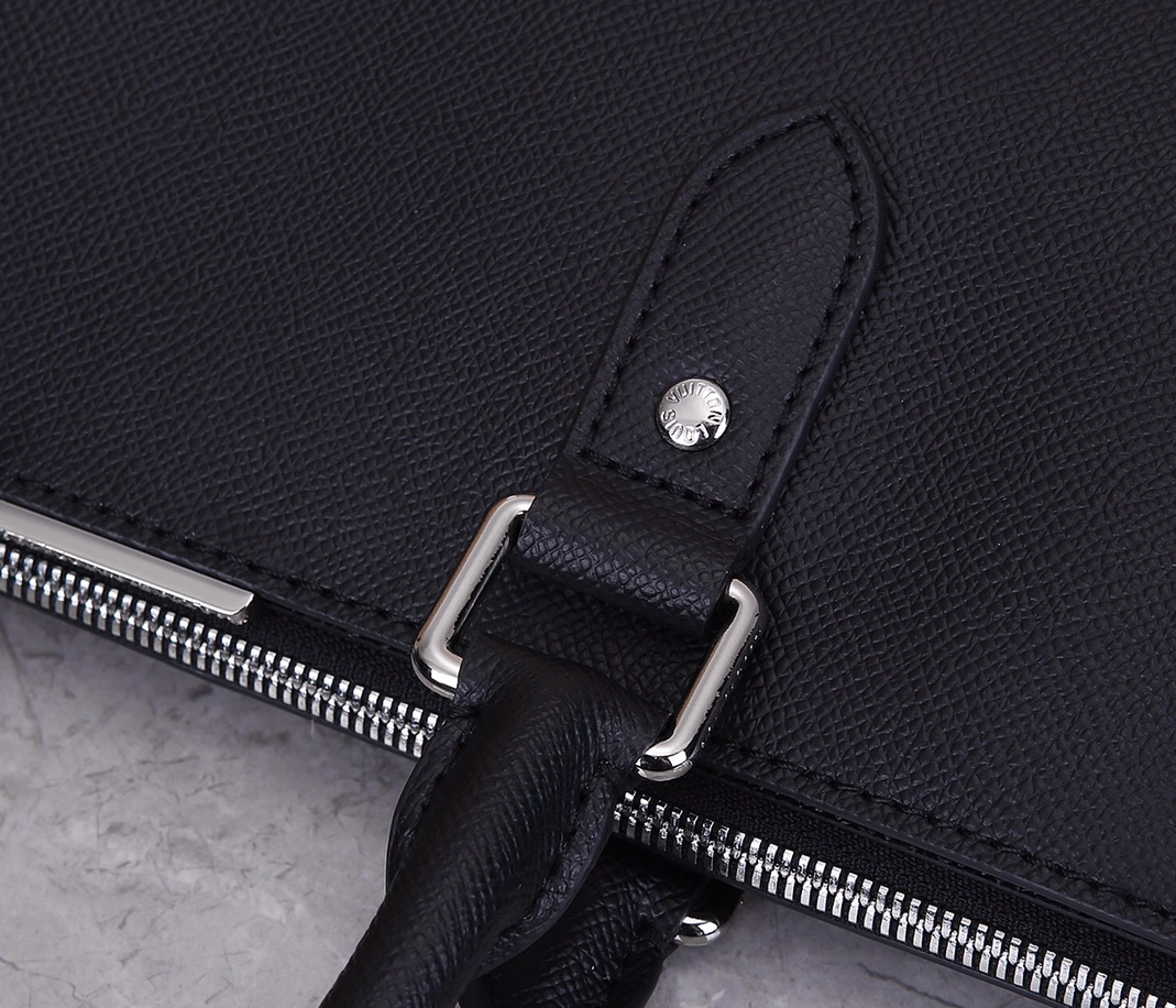 Louis Vuitton AAA Man Handbags GoAnywhere 8096