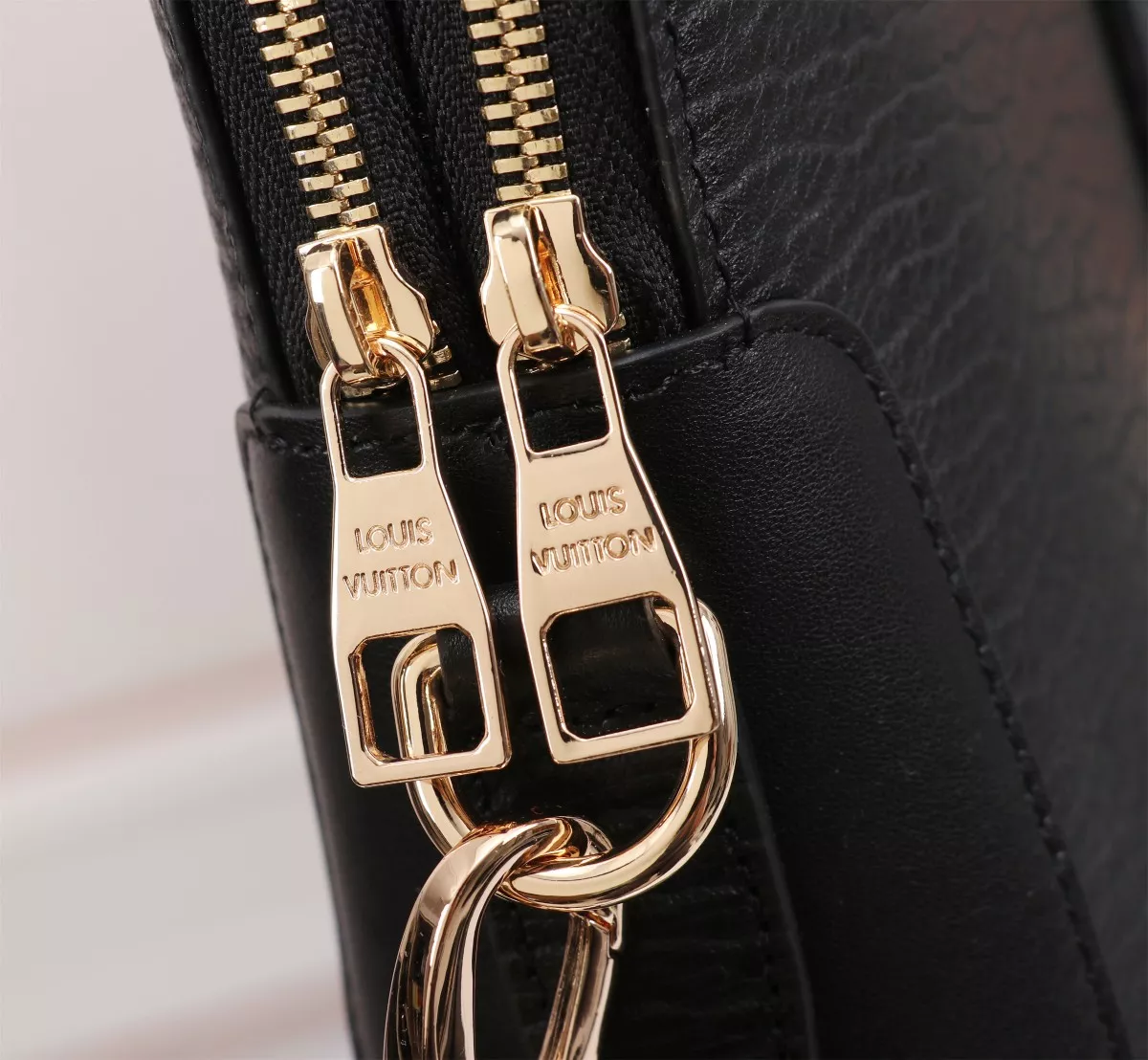 Louis Vuitton AAA Man Handbags GoAnywhere 8446