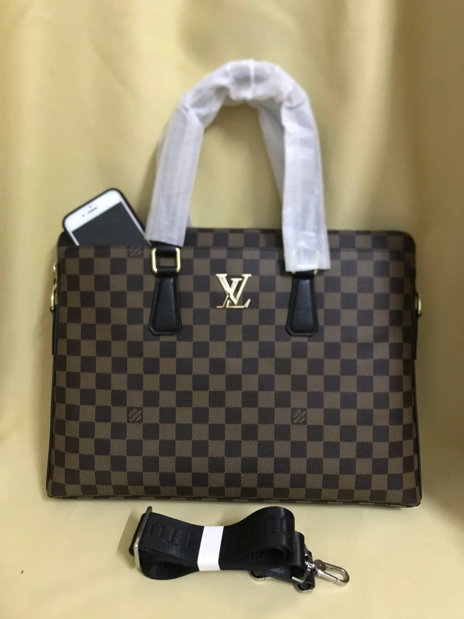 Louis Vuitton AAA Man Handbags GoodFit 4058