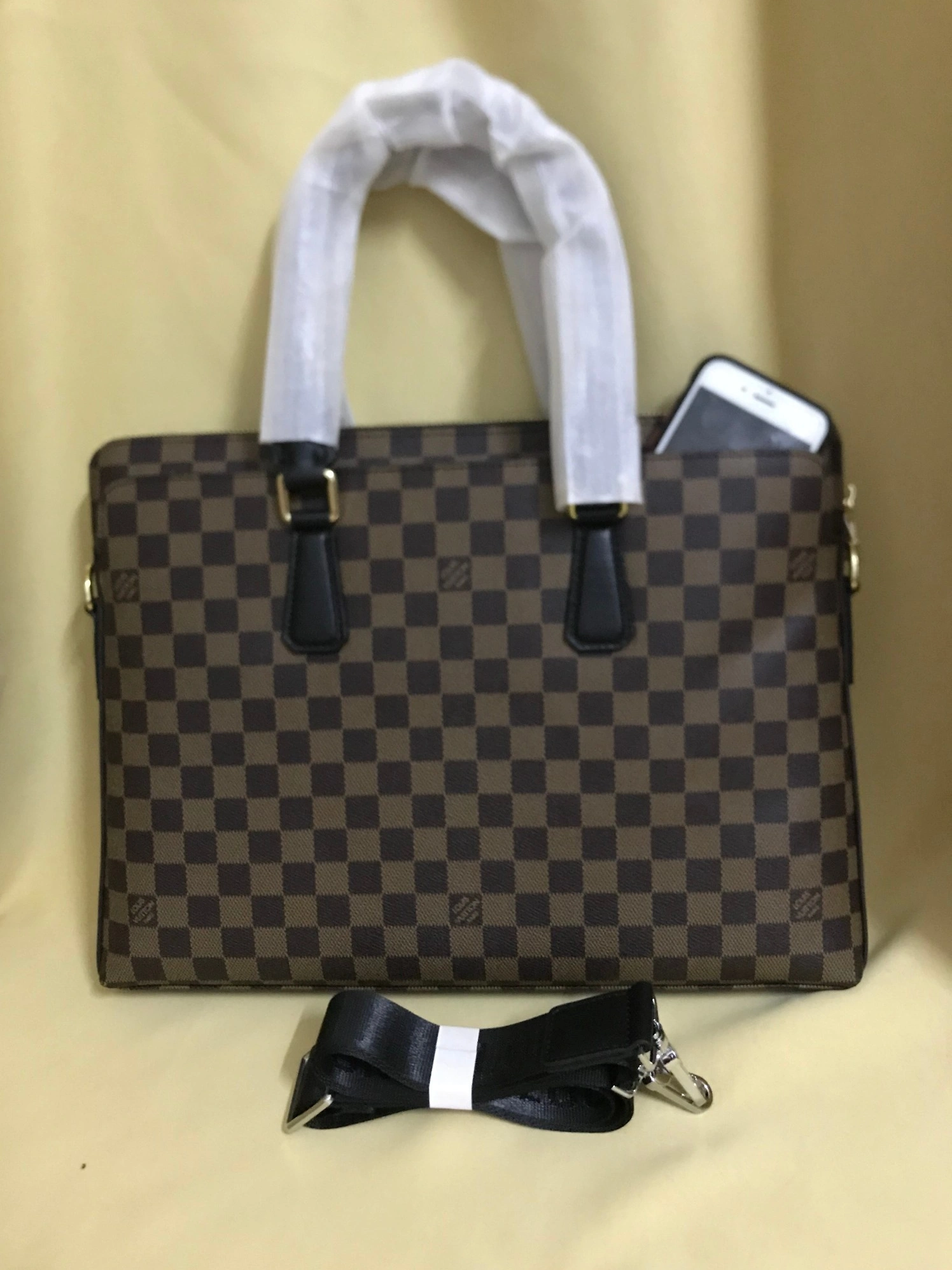 Louis Vuitton AAA Man Handbags GoodFit 4058