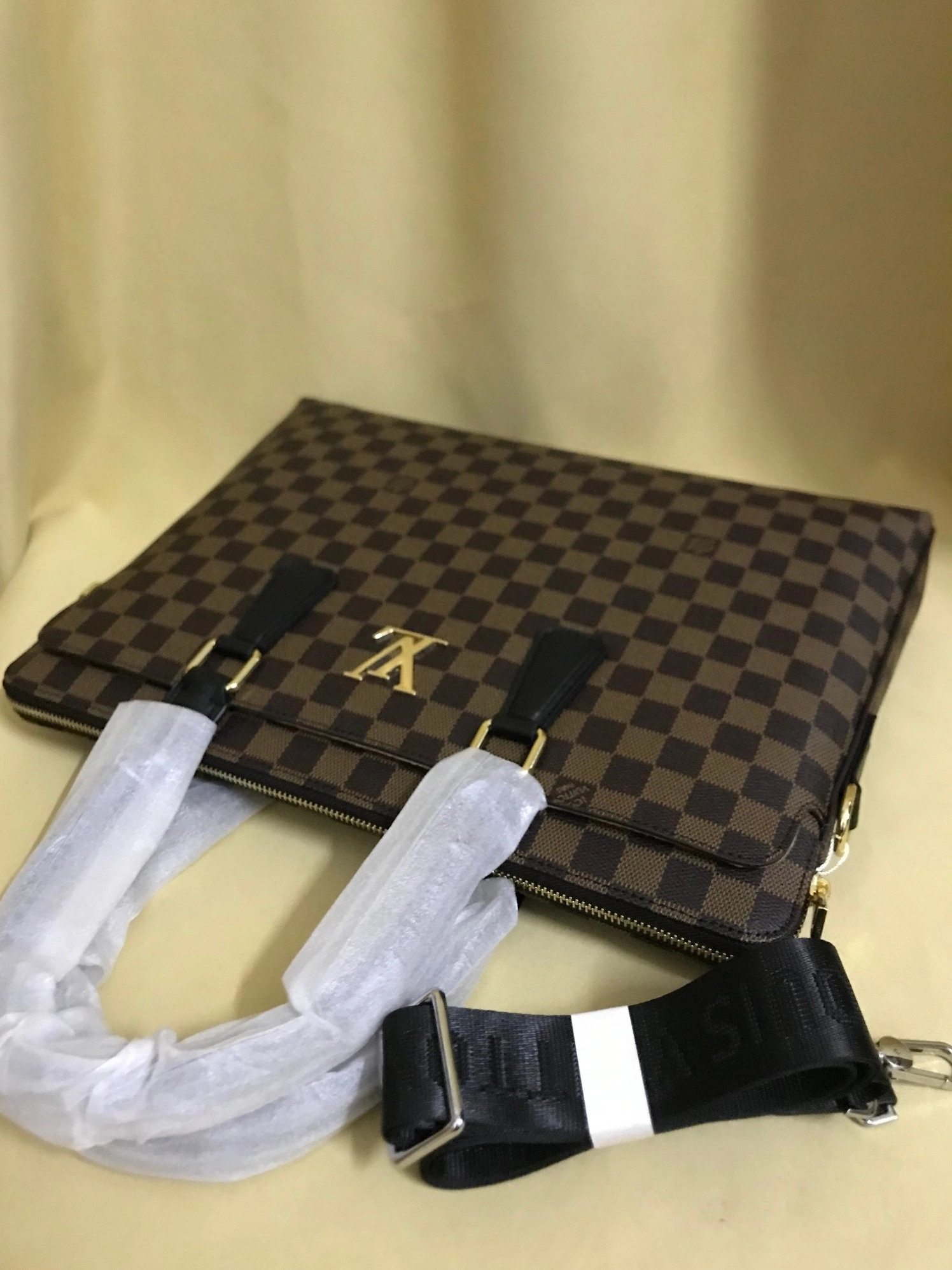 Louis Vuitton AAA Man Handbags GoodFit 4058
