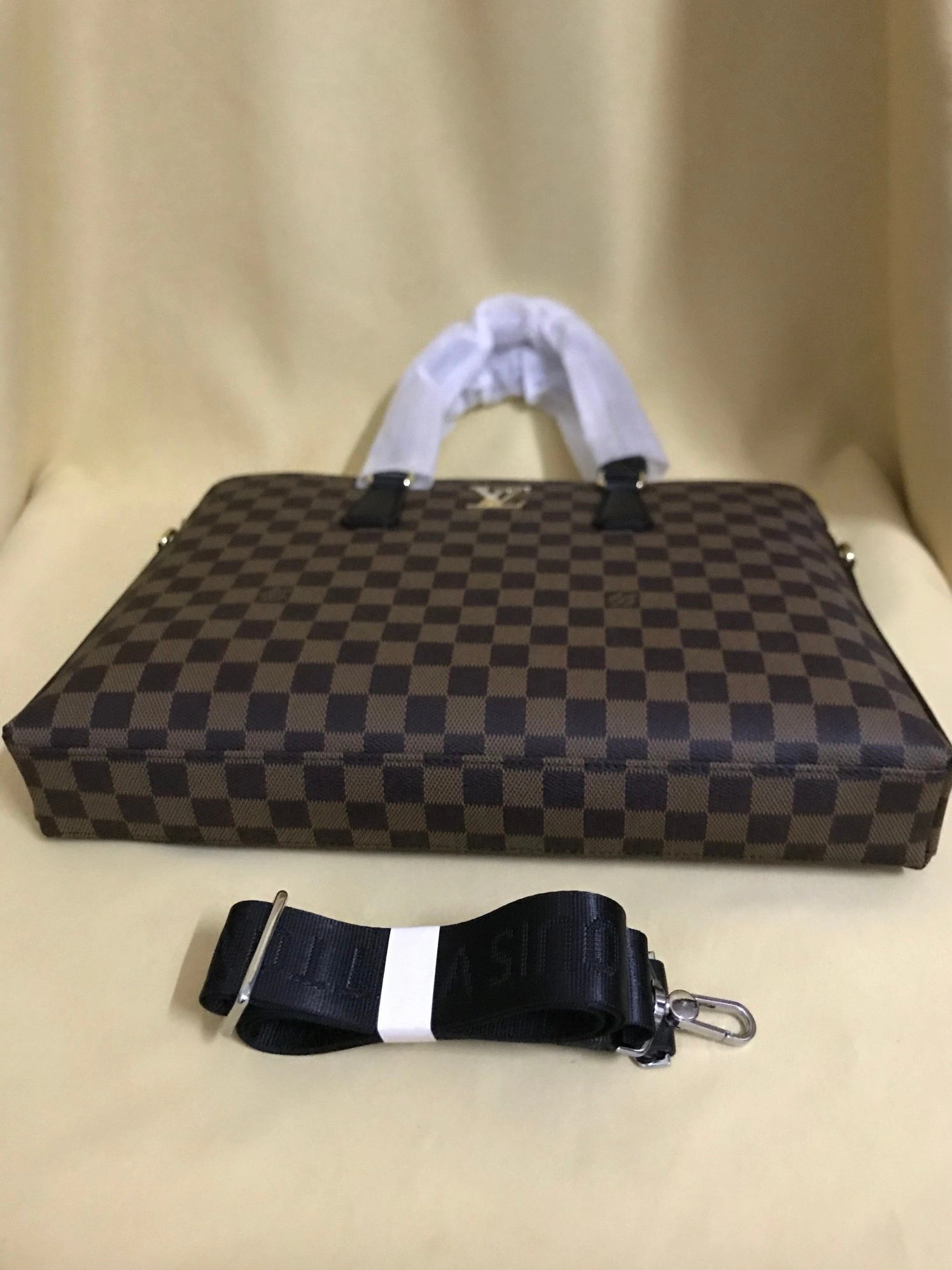 Louis Vuitton AAA Man Handbags GoodFit 4058