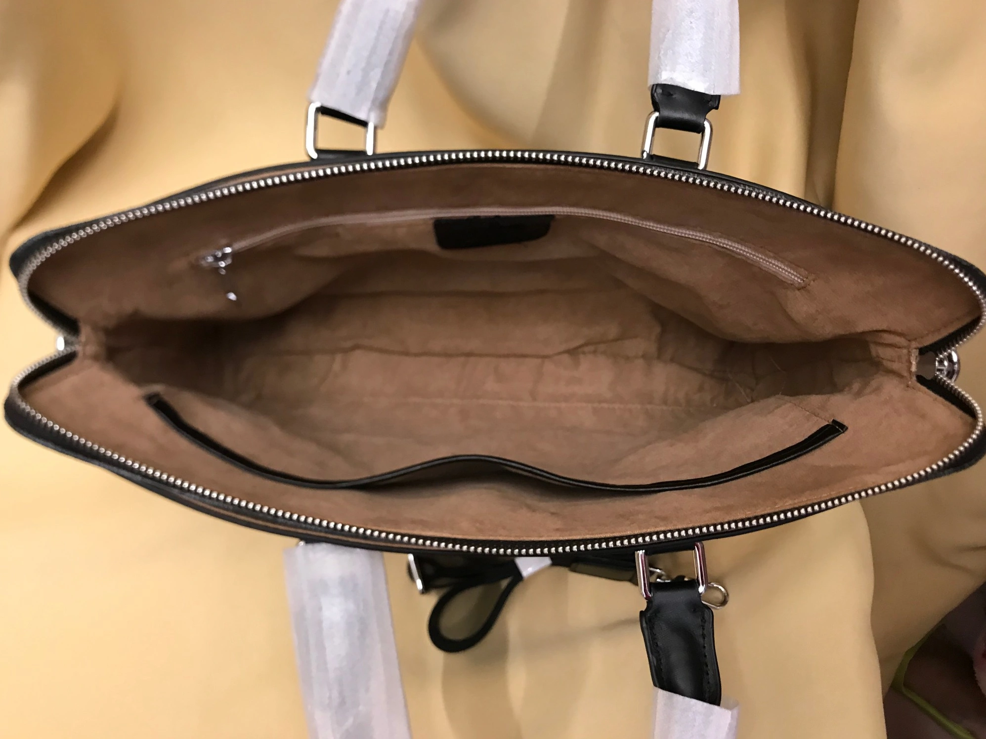 Louis Vuitton AAA Man Handbags GoodFit 4058