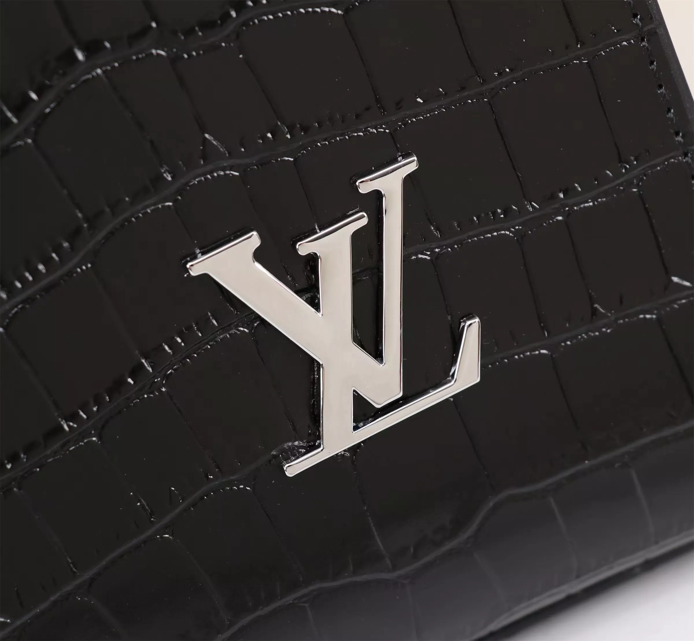 Louis Vuitton AAA Man Handbags Lightweight 3382