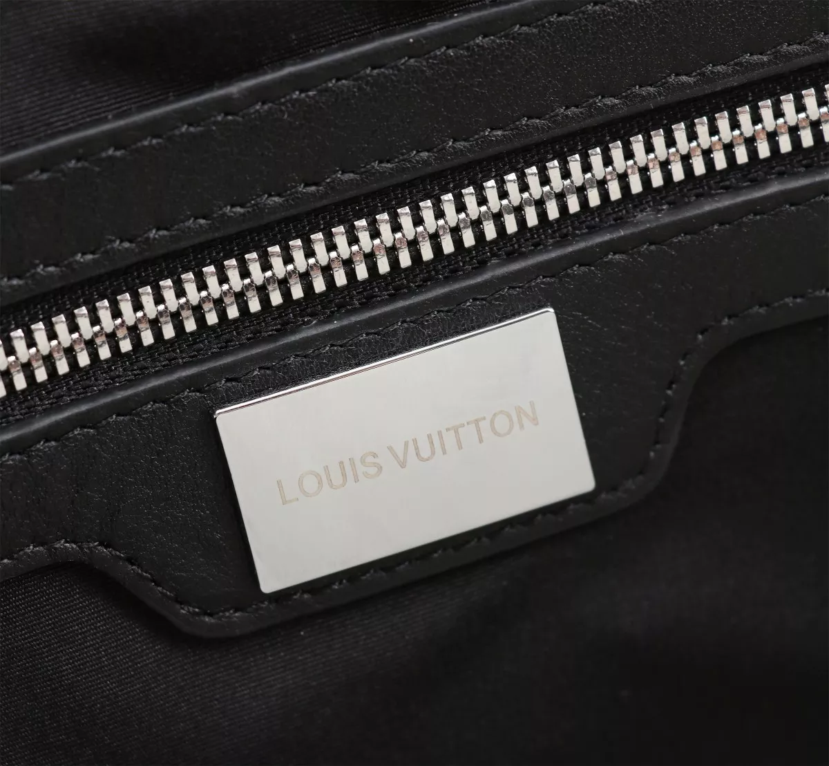 Louis Vuitton AAA Man Handbags Lightweight 3382