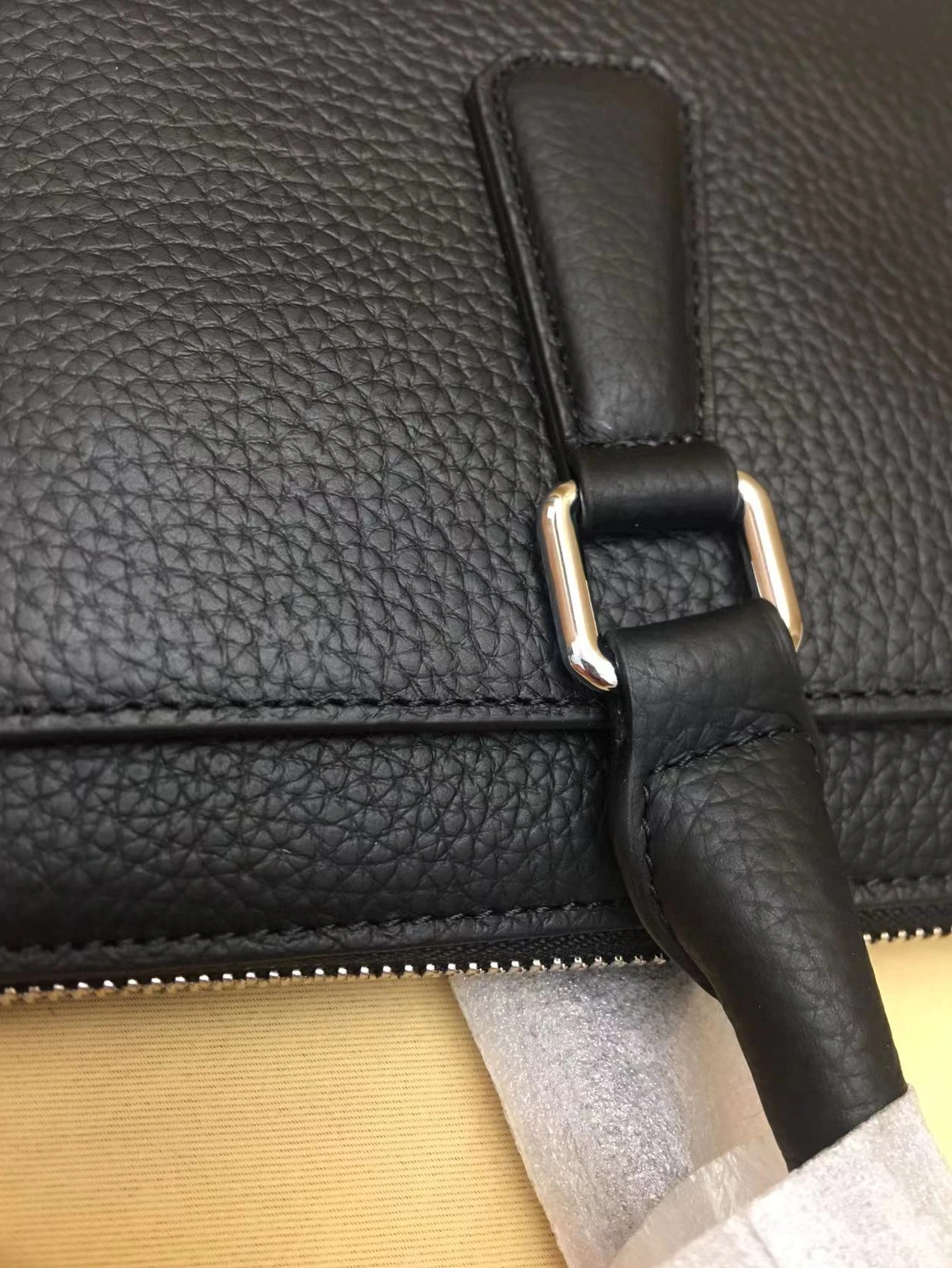 Louis Vuitton AAA Man Handbags ModernLook 2935