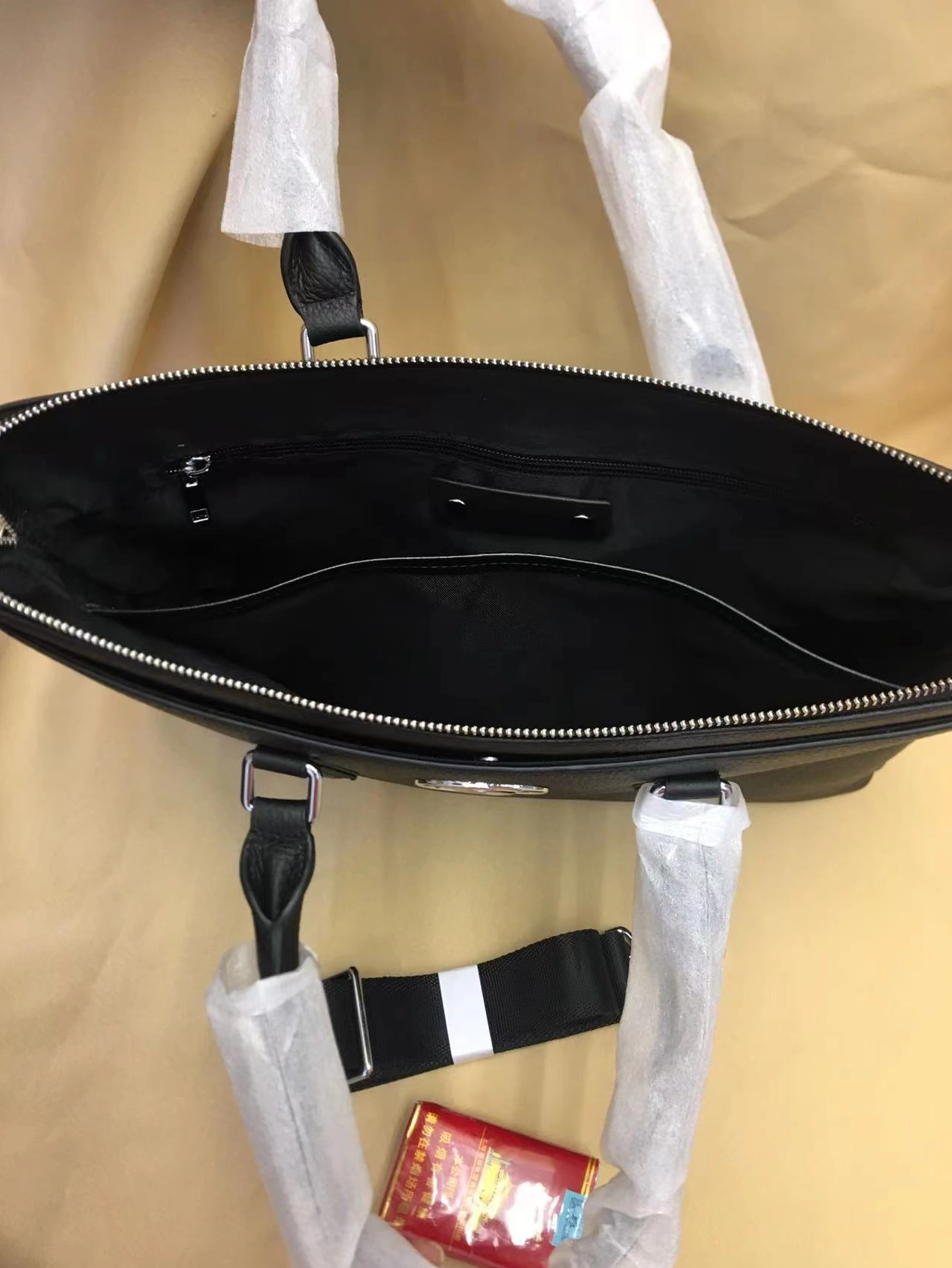 Louis Vuitton AAA Man Handbags ModernLook 2935