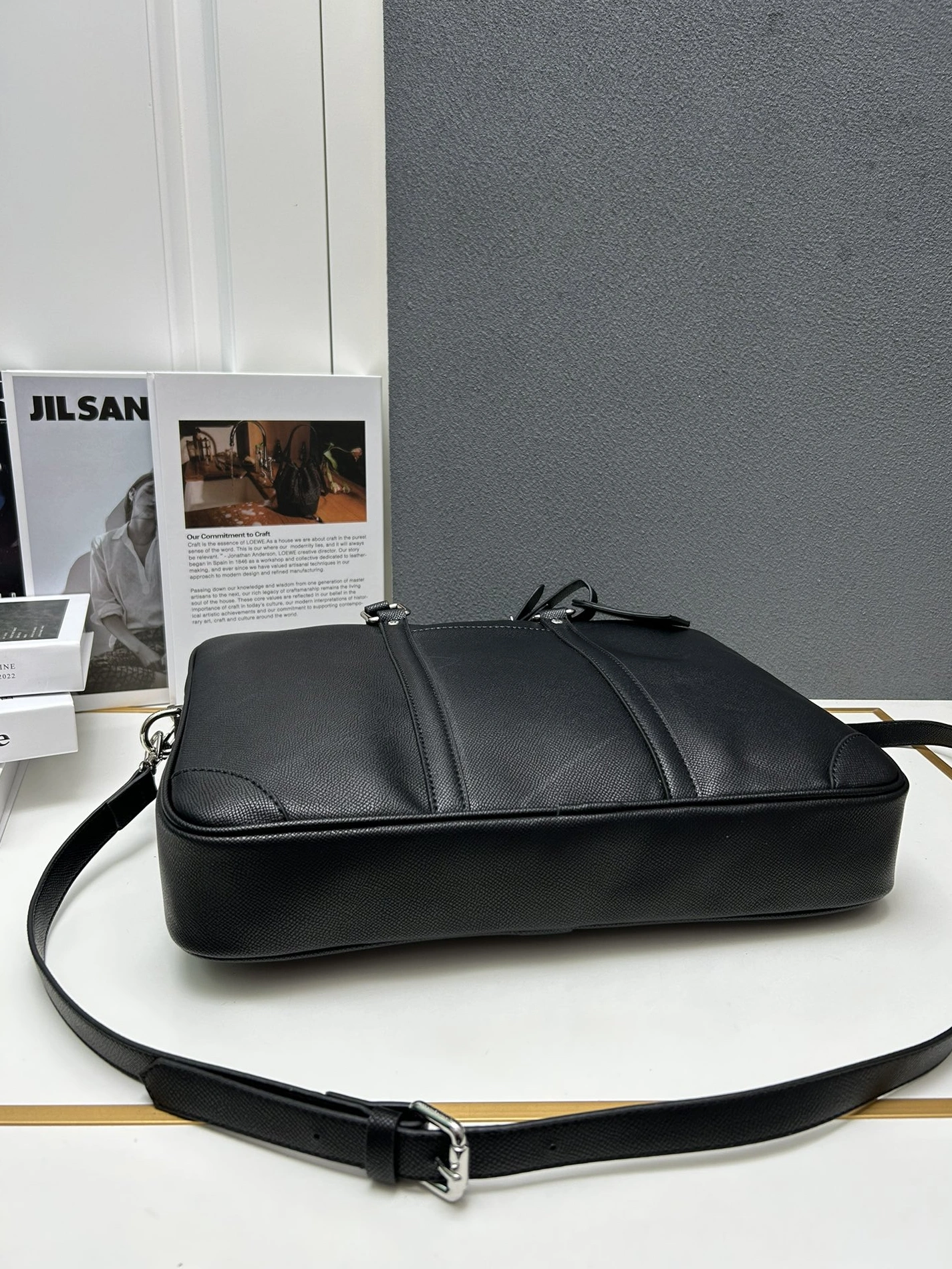 Louis Vuitton AAA Man Handbags ModernLook 592