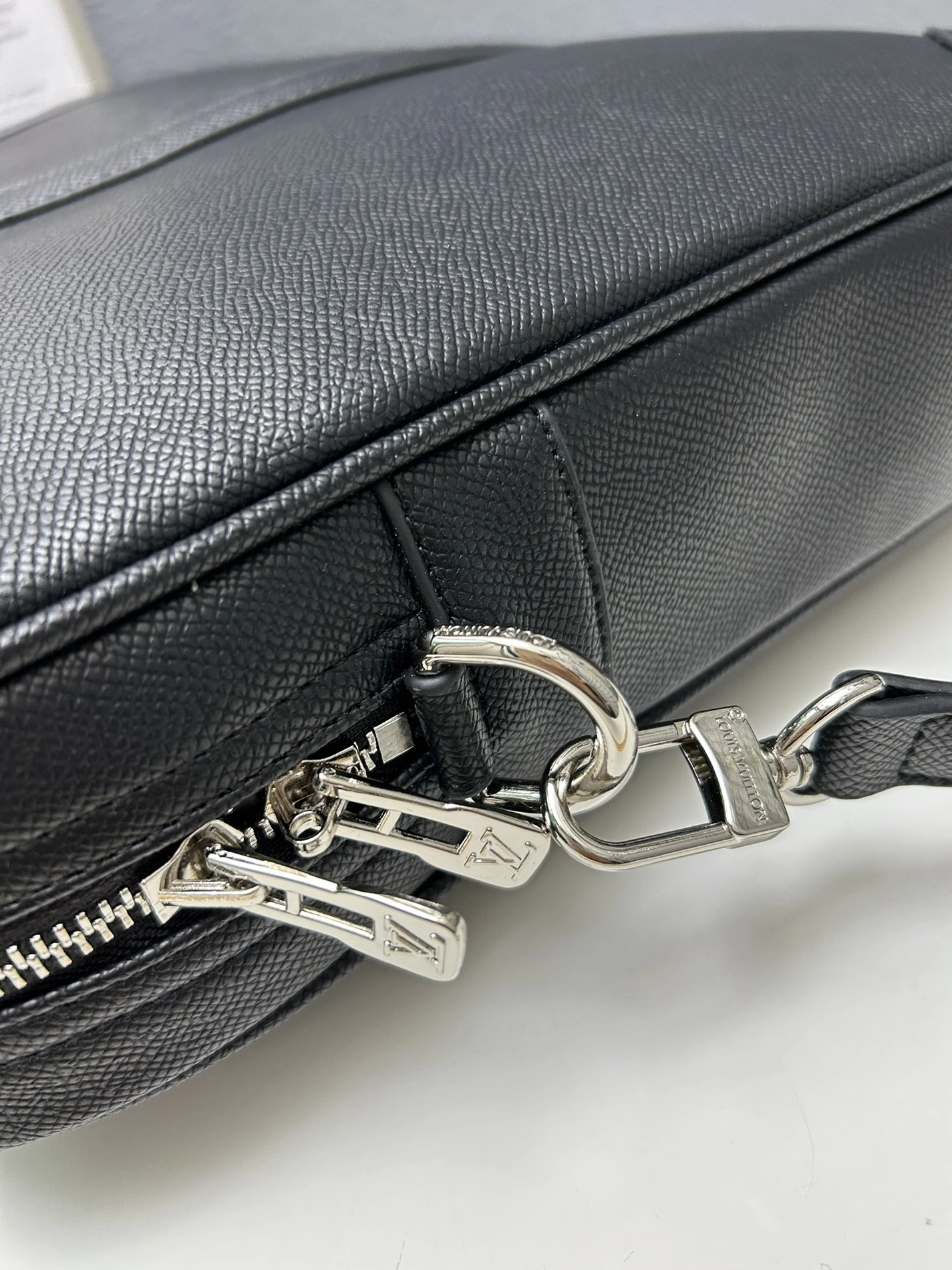 Louis Vuitton AAA Man Handbags ModernLook 592