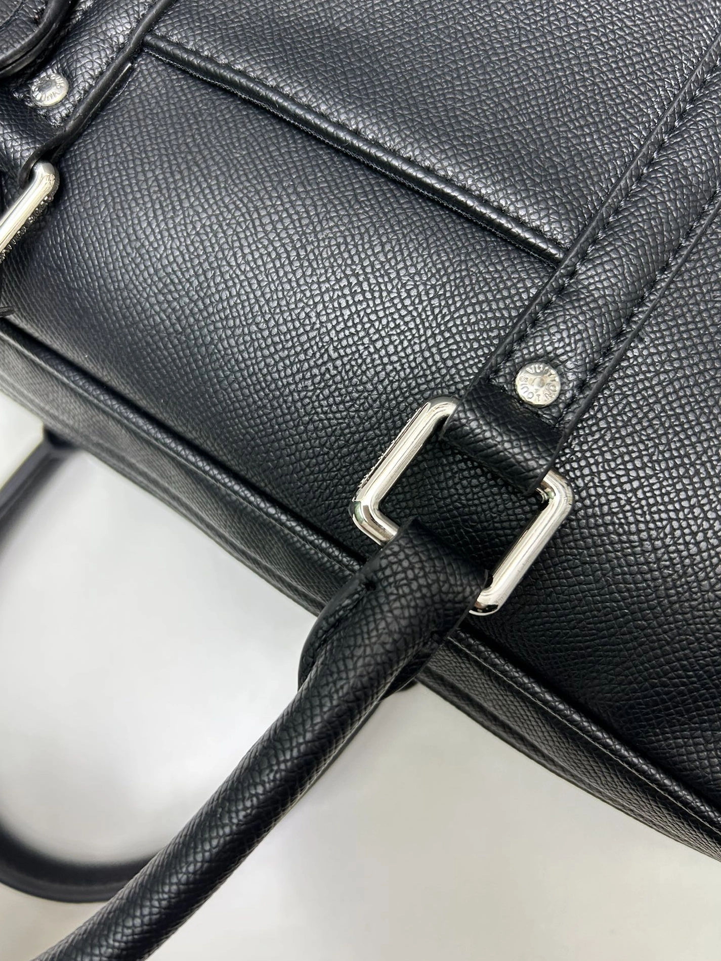 Louis Vuitton AAA Man Handbags ModernLook 592